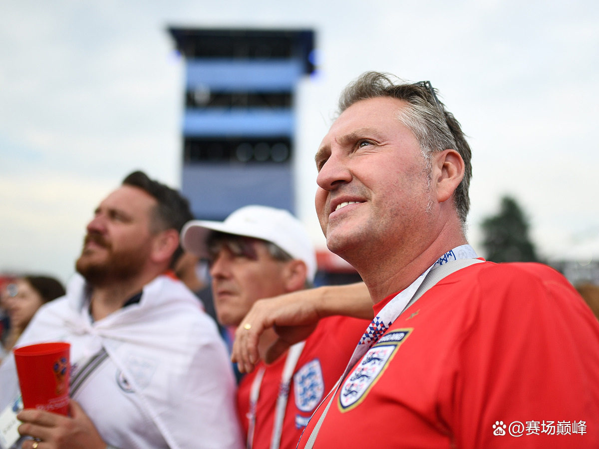 快讯:利物浦抵达美国备战世俱杯 快讯:利物浦抵达美国备战世俱杯