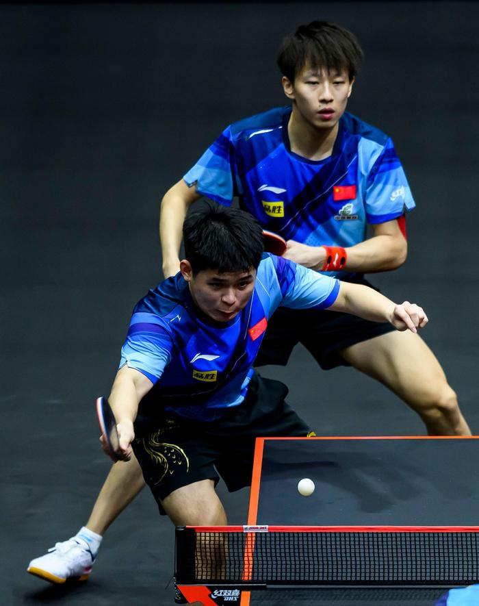 日本队完胜英格兰队，林高远点燃赛场