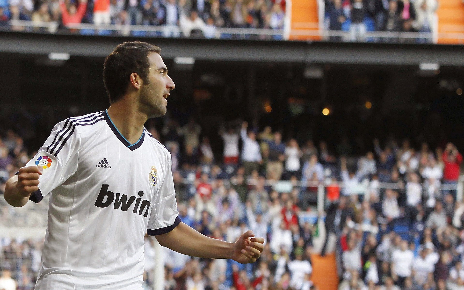 门迪神扑定乾坤，勒沃库森轻取曼联展现战术纪律